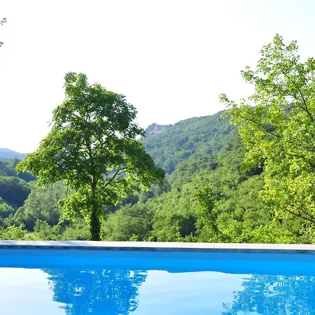 In Mit Garten, Grill Und Gemeinschaftlichem Pool *
