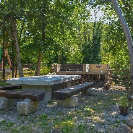 In Mit Garten, Grill Und Gemeinschaftlichem Pool 펜션 Kotli