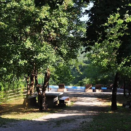 In Mit Garten, Grill Und Gemeinschaftlichem Pool Nyaraló *