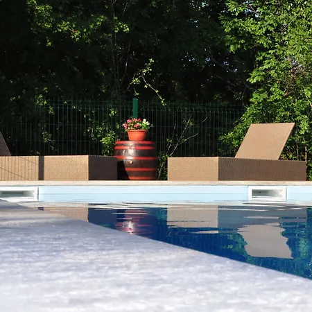 In Mit Garten, Grill Und Gemeinschaftlichem Pool * Kotli